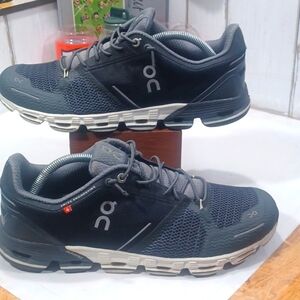 On Cloudflyer M10 Black,Gray,White